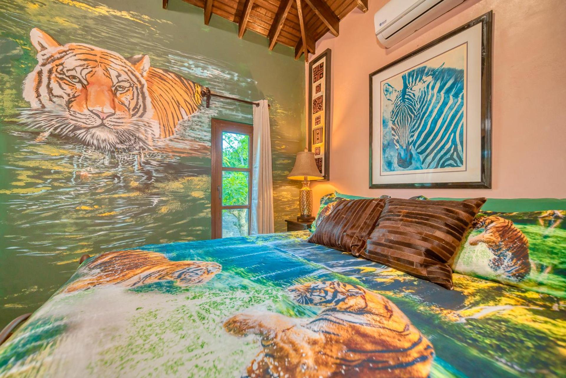 Caribe Tesoro Hotel เวสต์ เบย์ ภายนอก รูปภาพ