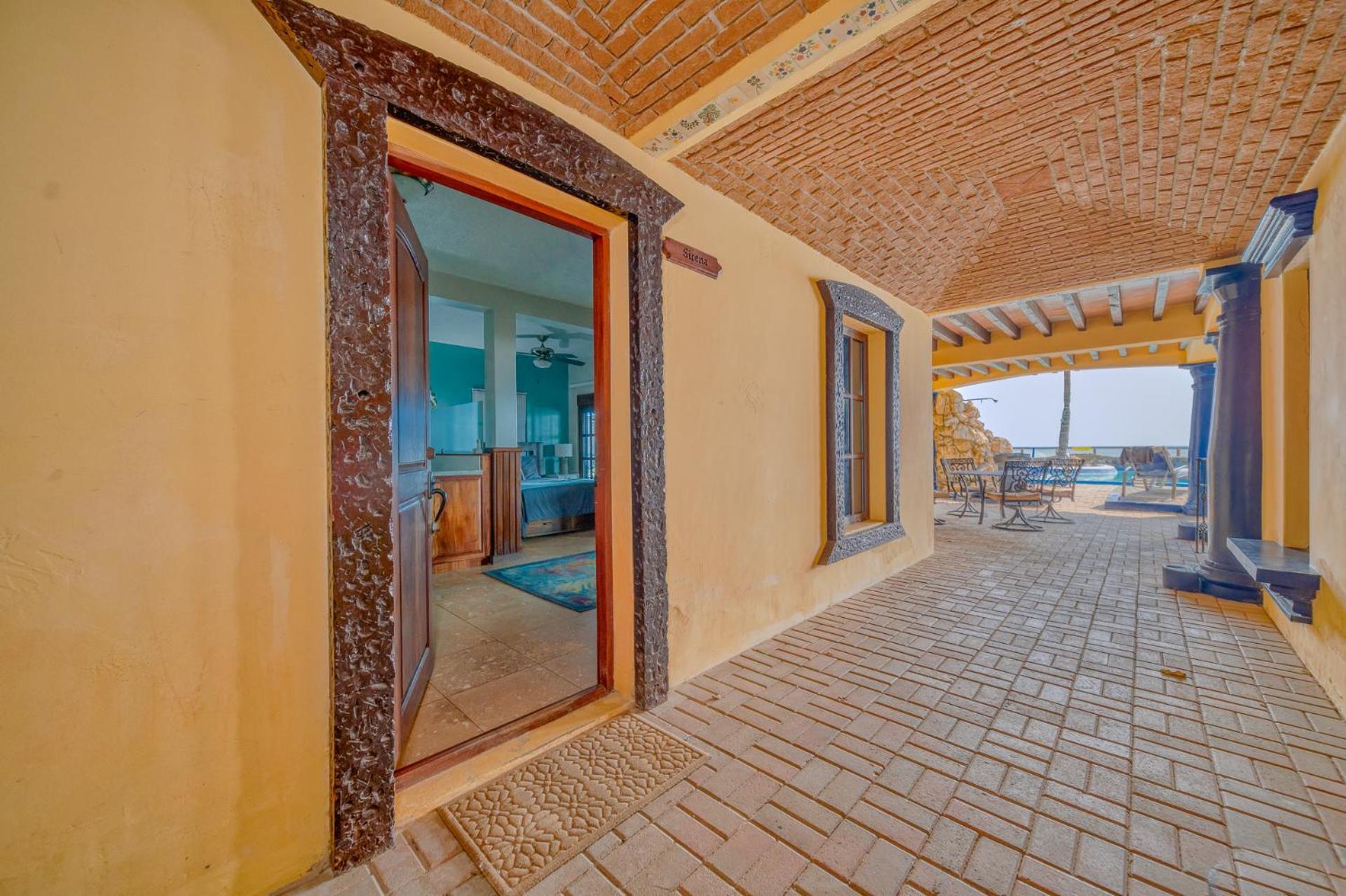 Caribe Tesoro Hotel เวสต์ เบย์ ภายนอก รูปภาพ